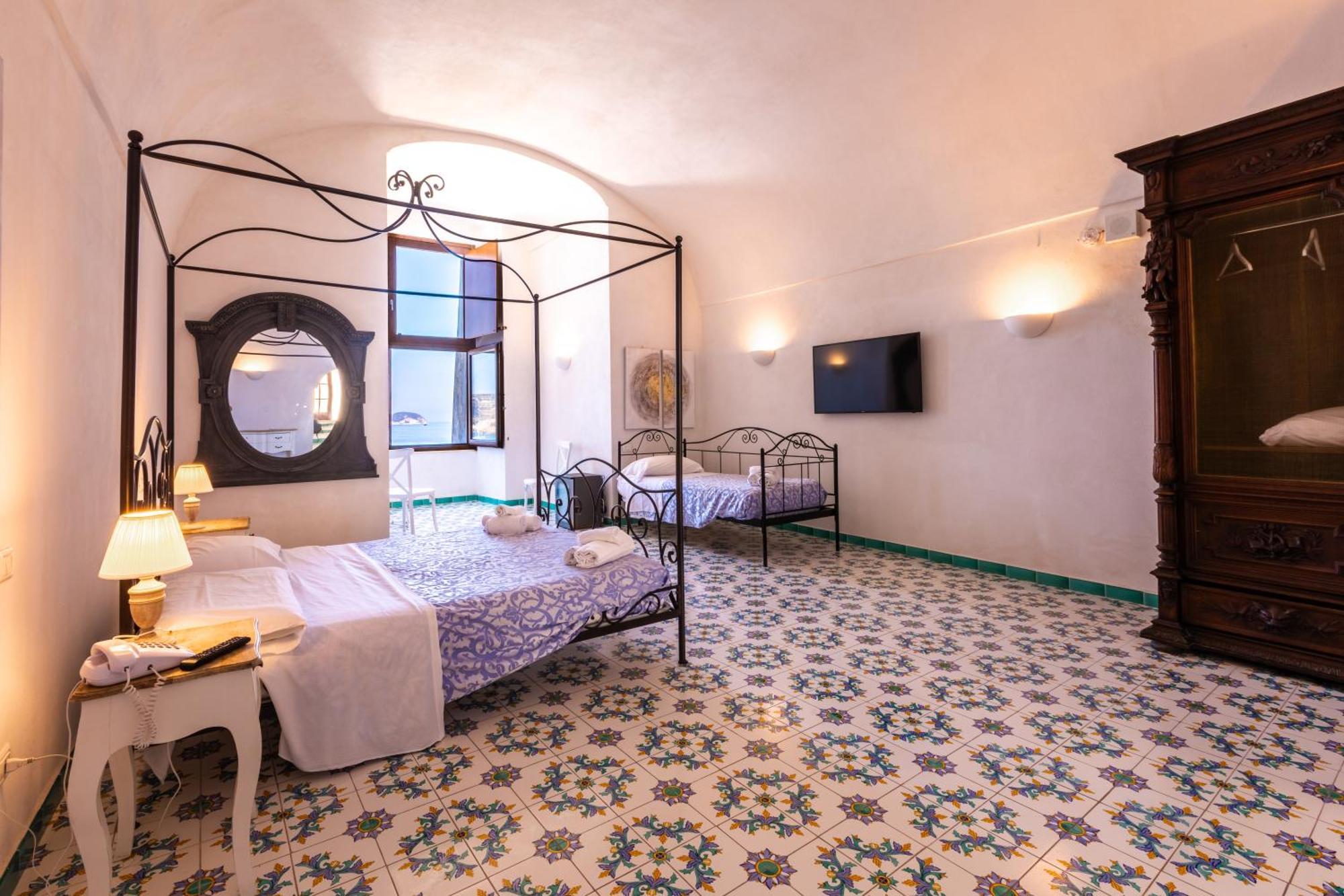 Hotel Torre Dei Borboni 폰차 외부 사진