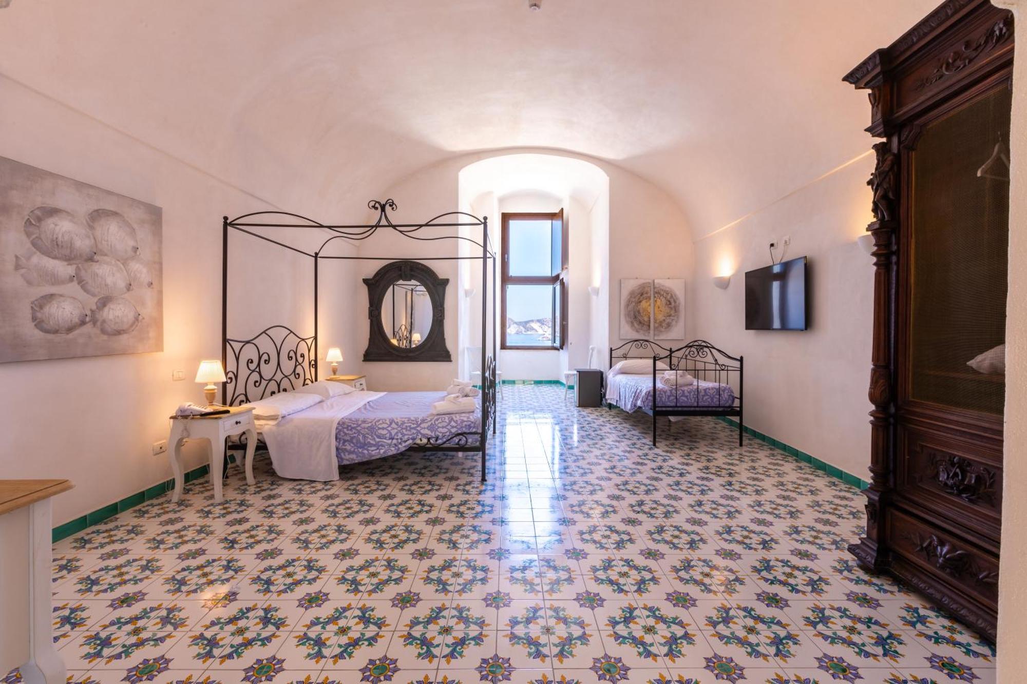 Hotel Torre Dei Borboni 폰차 외부 사진