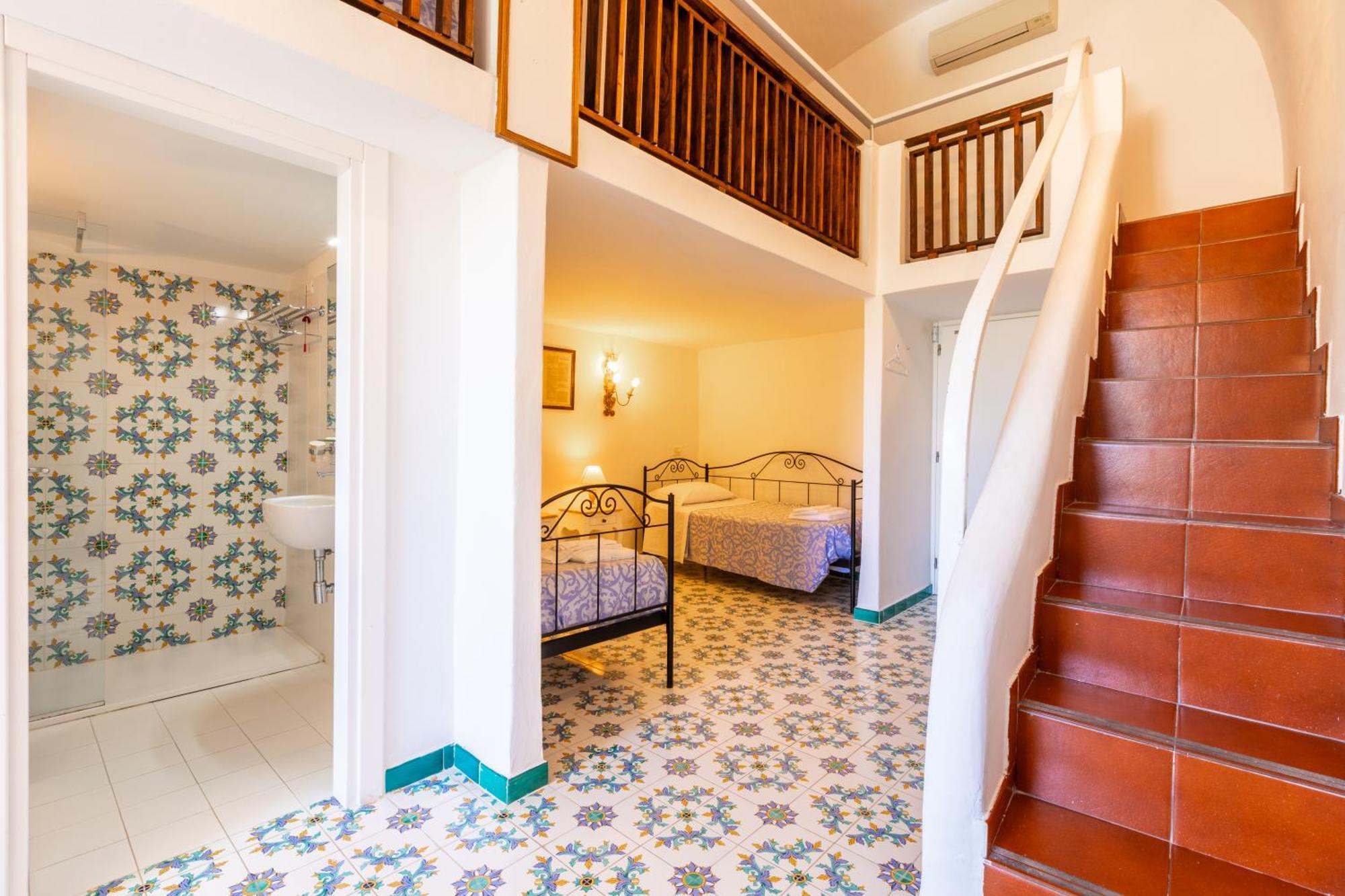 Hotel Torre Dei Borboni 폰차 외부 사진