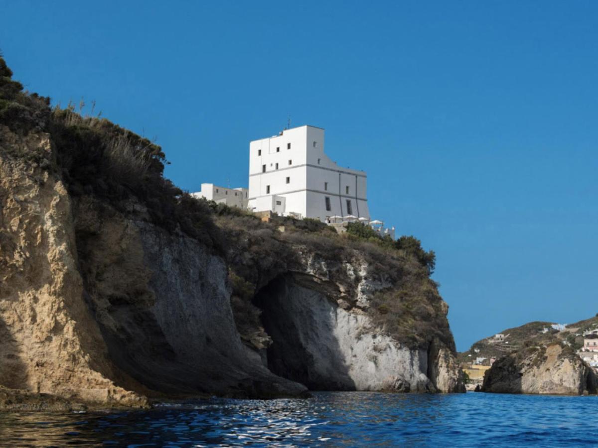 Hotel Torre Dei Borboni 폰차 외부 사진