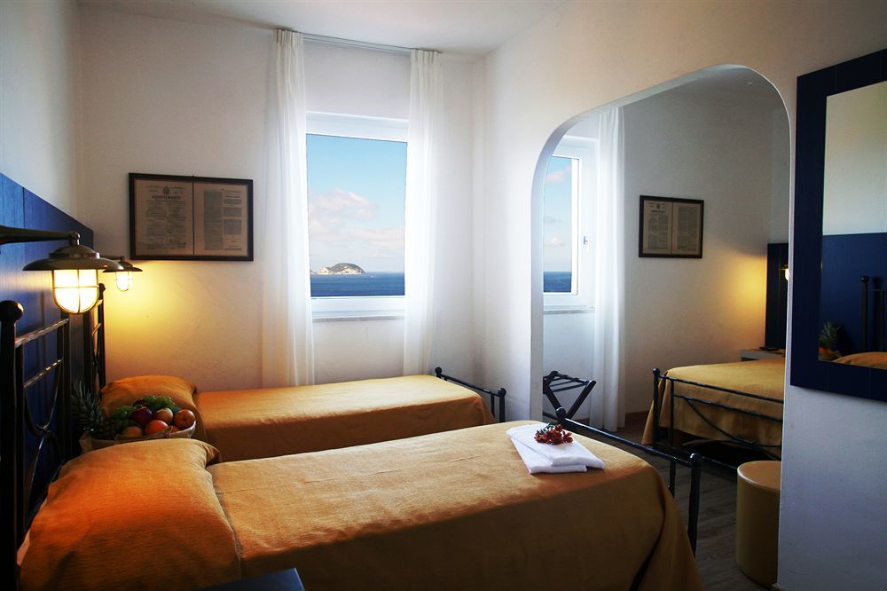 Hotel Torre Dei Borboni 폰차 외부 사진